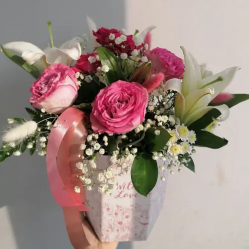 Цветы в коробке "С любовью"