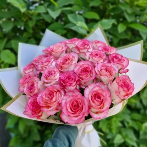 Букет 25 роз с оформлением