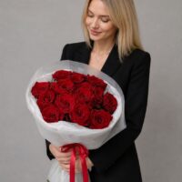 15 роз ЭКВАДОР с оформлением