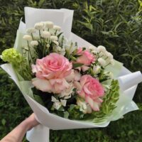 Нежный букет с пион-розой и альстромерией
