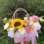 Композиция «Солнечный день» с подсолнухом в сумочке — фото галереи